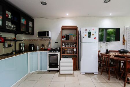 Casa à venda com 450m², 4 quartos e 5 vagas Casa à venda com 450m², 4 quartos e 5 vagasCasa 2 subterrânea - Cozinha