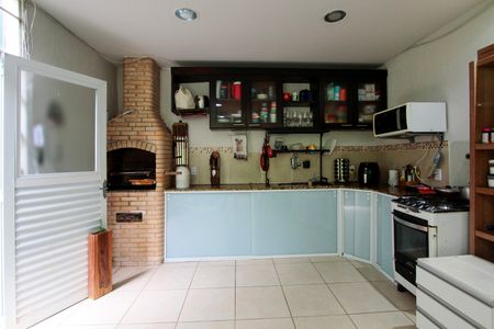 Casa à venda com 450m², 4 quartos e 5 vagas Casa à venda com 450m², 4 quartos e 5 vagasCasa 2 subterrânea - Cozinha