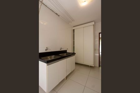 Casa à venda com 450m², 4 quartos e 5 vagas Casa à venda com 450m², 4 quartos e 5 vagasCozinha