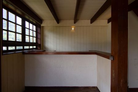 Casa à venda com 450m², 4 quartos e 5 vagas Casa à venda com 450m², 4 quartos e 5 vagasBar área superior