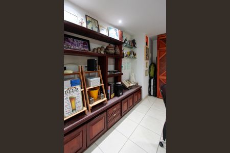 Casa à venda com 450m², 4 quartos e 5 vagas Casa à venda com 450m², 4 quartos e 5 vagasCasa 2 subterrânea - Escritório