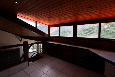 Casa à venda com 450m², 4 quartos e 5 vagas Casa à venda com 450m², 4 quartos e 5 vagasEspaço andar superior