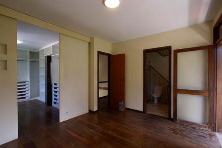 Casa à venda com 450m², 4 quartos e 5 vagas Casa à venda com 450m², 4 quartos e 5 vagasSuíte 3