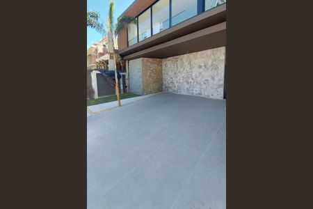 Casa à venda com 316m², 4 quartos e 2 vagas