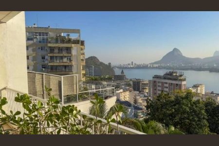 Casa à venda com 308m², 4 quartos e 3 vagas