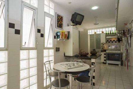 Casa à venda com 308m², 4 quartos e 3 vagas