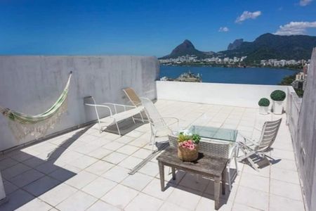 Casa à venda com 308m², 4 quartos e 3 vagas