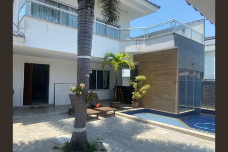 Casa à venda com 240m², 5 quartos e 1 vaga