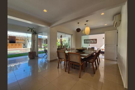 Casa à venda com 430m², 6 quartos e 3 vagas Casa à venda com 430m², 6 quartos e 3 vagasSala de Jantar