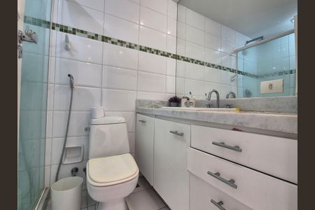 Casa à venda com 430m², 6 quartos e 3 vagas Casa à venda com 430m², 6 quartos e 3 vagasBanheiro da Suíte 2