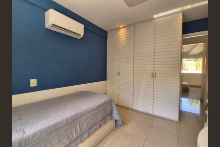 Casa à venda com 430m², 6 quartos e 3 vagas Casa à venda com 430m², 6 quartos e 3 vagasQuarto 3