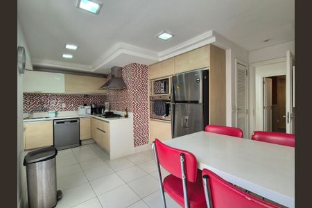 Casa à venda com 430m², 6 quartos e 3 vagas Casa à venda com 430m², 6 quartos e 3 vagasCozinha