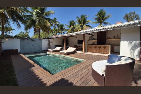 Casa à venda com 430m², 6 quartos e 3 vagas Casa à venda com 430m², 6 quartos e 3 vagasPiscina