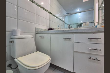 Casa à venda com 430m², 6 quartos e 3 vagas Casa à venda com 430m², 6 quartos e 3 vagasBanheiro da Suíte 2