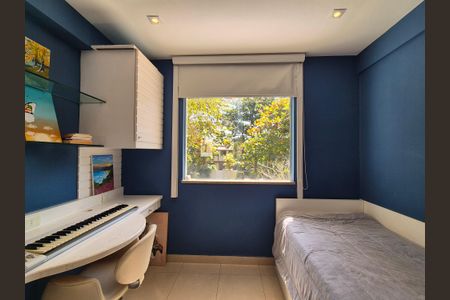 Casa à venda com 430m², 6 quartos e 3 vagas Casa à venda com 430m², 6 quartos e 3 vagasQuarto 3