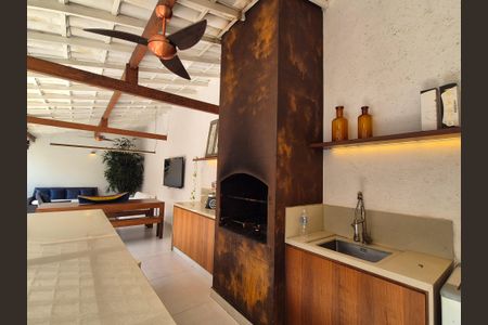 Casa à venda com 430m², 6 quartos e 3 vagas Casa à venda com 430m², 6 quartos e 3 vagasVaranda gourmet