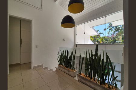 Casa à venda com 430m², 6 quartos e 3 vagas Casa à venda com 430m², 6 quartos e 3 vagasHall