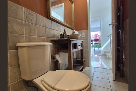 Casa à venda com 430m², 6 quartos e 3 vagas Casa à venda com 430m², 6 quartos e 3 vagasBanheiro 2