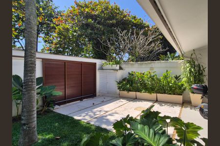 Casa à venda com 430m², 6 quartos e 3 vagas Casa à venda com 430m², 6 quartos e 3 vagasGaragem