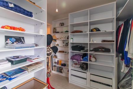 Apartamento à venda com 72m², 2 quartos e 2 vagas Apartamento à venda com 72m², 2 quartos e 2 vagasCloset da suíte