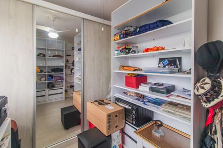 Apartamento à venda com 72m², 2 quartos e 2 vagas Apartamento à venda com 72m², 2 quartos e 2 vagasCloset da suíte