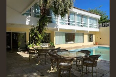 Casa à venda com 594m², 4 quartos e sem vaga