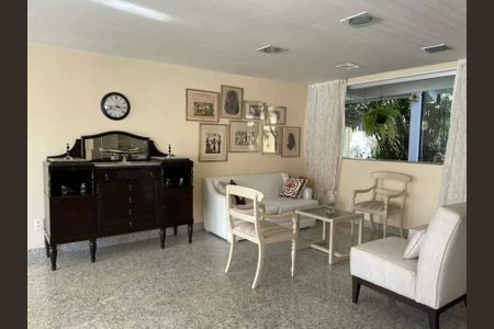 Casa à venda com 594m², 4 quartos e sem vaga