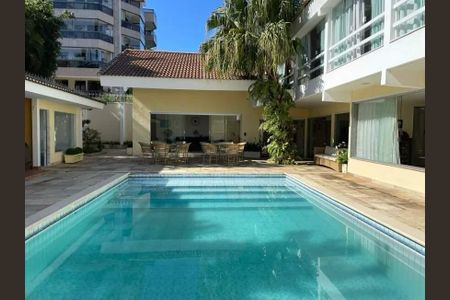 Casa à venda com 594m², 4 quartos e sem vaga