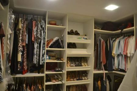 Casa à venda com 594m², 4 quartos e sem vaga