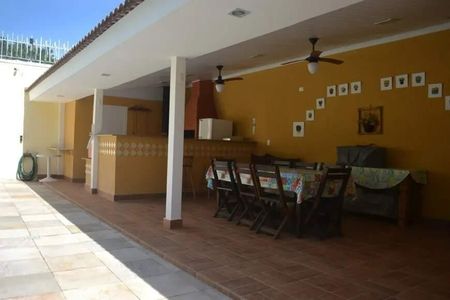 Casa à venda com 594m², 4 quartos e sem vaga