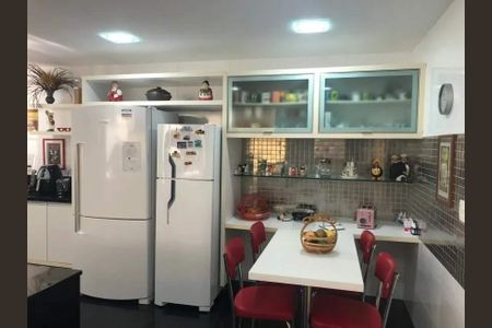 Casa à venda com 594m², 4 quartos e sem vaga