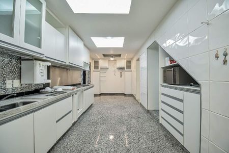Casa à venda com 200m², 4 quartos e 1 vaga