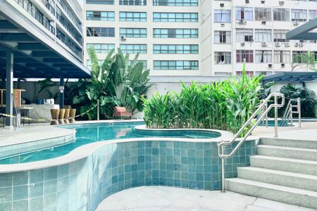 Apartamento à venda com 139m², 2 quartos e 1 vaga Apartamento à venda com 139m², 2 quartos e 1 vagaÁrea comum piscina