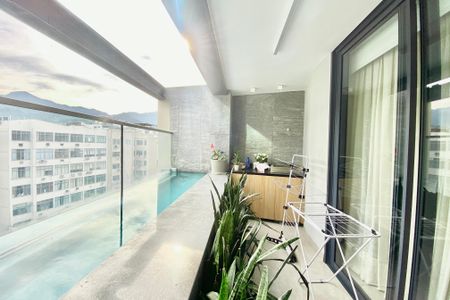 Apartamento à venda com 139m², 2 quartos e 1 vaga Apartamento à venda com 139m², 2 quartos e 1 vagaVaranda