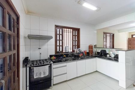 Casa à venda com 193m², 3 quartos e 3 vagas Casa à venda com 193m², 3 quartos e 3 vagasCozinha