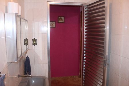 Casa à venda com 218m², 3 quartos e 4 vagasBanheiro Social 2