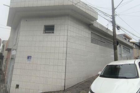 Casa à venda com 218m², 3 quartos e 4 vagas Casa à venda com 218m², 3 quartos e 4 vagasFachada