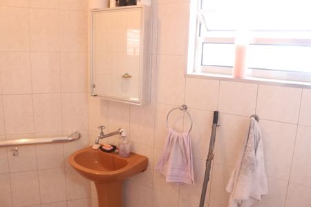 Casa à venda com 218m², 3 quartos e 4 vagasBanheiro da Suíte 1