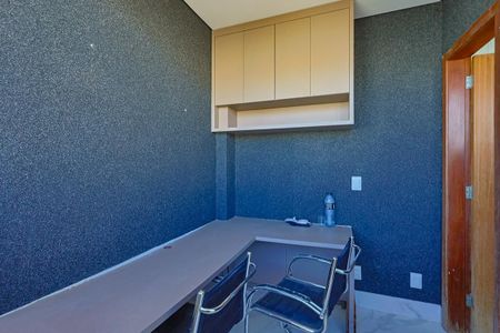 Apartamento à venda com 260m², 4 quartos e 4 vagasEscritório