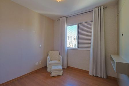 Apartamento à venda com 260m², 4 quartos e 4 vagasQuarto 2