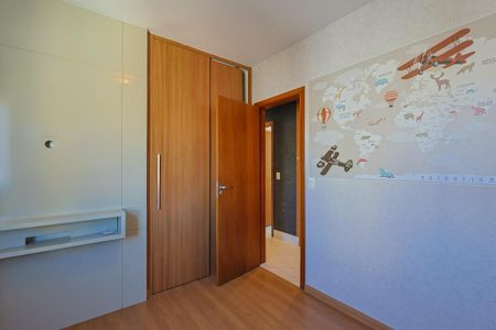 Apartamento à venda com 260m², 4 quartos e 4 vagasQuarto 2