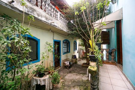 Casa à venda com 286m², 2 quartos e 8 vagas Casa à venda com 286m², 2 quartos e 8 vagasQuintal