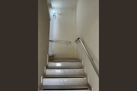 Apartamento à venda com 68m², 2 quartos e sem vaga Apartamento à venda com 68m², 2 quartos e sem vagaEscadas