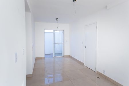 Apartamento à venda com 108m², 2 quartos e 1 vaga Apartamento à venda com 108m², 2 quartos e 1 vagaSala