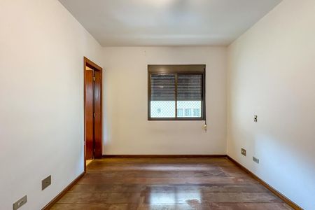 Apartamento à venda com 236m², 4 quartos e 3 vagasQuarto 2