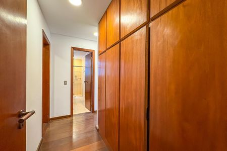 Apartamento à venda com 236m², 4 quartos e 3 vagasQuarto 2