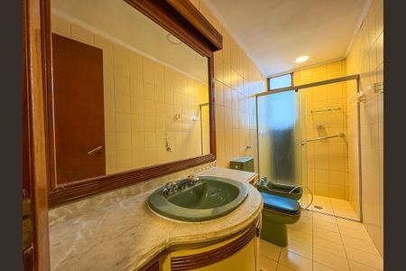 Apartamento à venda com 236m², 4 quartos e 3 vagasBanheiro da Suíte 2