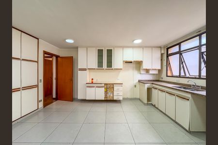 Apartamento à venda com 236m², 4 quartos e 3 vagasCozinha