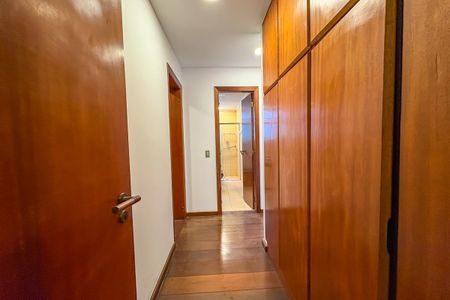 Apartamento à venda com 236m², 4 quartos e 3 vagasQuarto 2