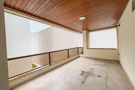 Apartamento à venda com 236m², 4 quartos e 3 vagasVaranda da Sala